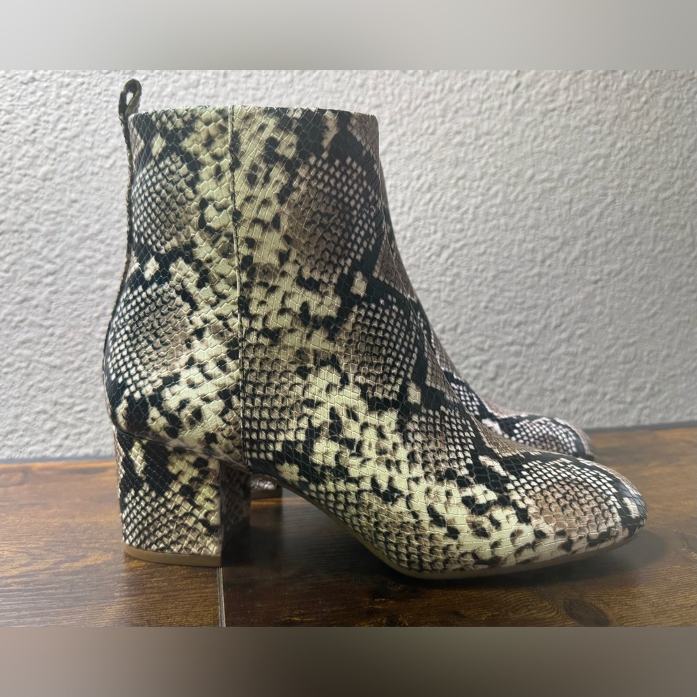 🔥Gianni Bini Snake-Print Ankle Boots in Black & Brown